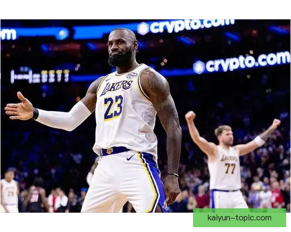 詹姆斯复出砍三双湖人逆转勇士重燃季后赛希望全场轰动再创传奇夜话