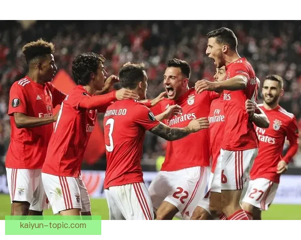 豪门对决上演绝杀时刻联赛争冠格局再生变球迷沸腾之夜主帅表态引热议